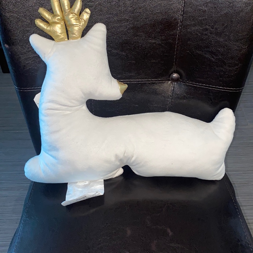 Raindeer decorative pillow